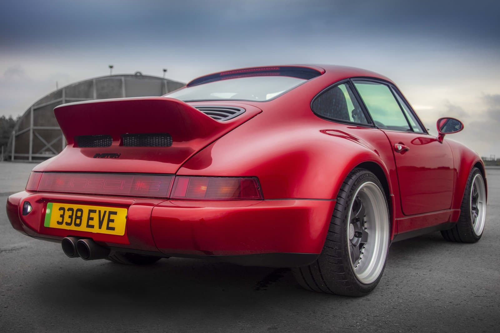 Porsche 911 eléctrico rojo