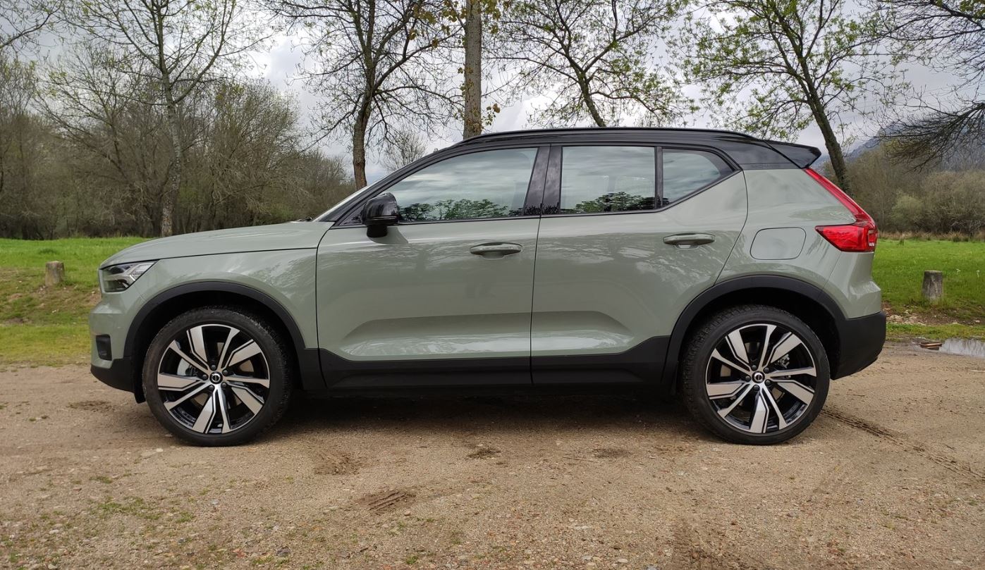 Lateral Volvo XC40 Recharge