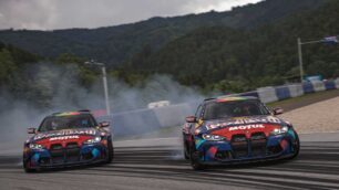 Los BMW M4 Competition de los Redbull Driftbrothers nos deleitan sobre la pista