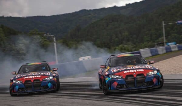 Los BMW M4 Competition de los Redbull Driftbrothers nos deleitan sobre la pista