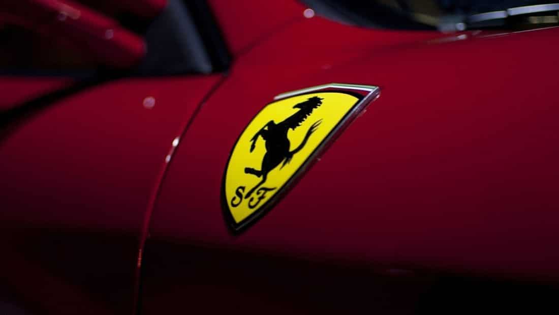 ¿Qué hace Ferrari contratando a ex diseñadores de Apple?