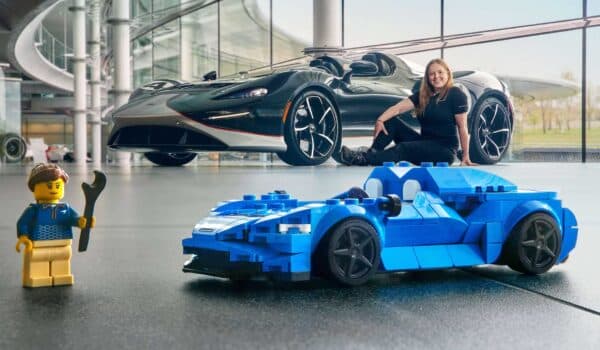 El Ya puedes hacerte con el McLaren Elva de LEGO Speed Champions ya está disponible
