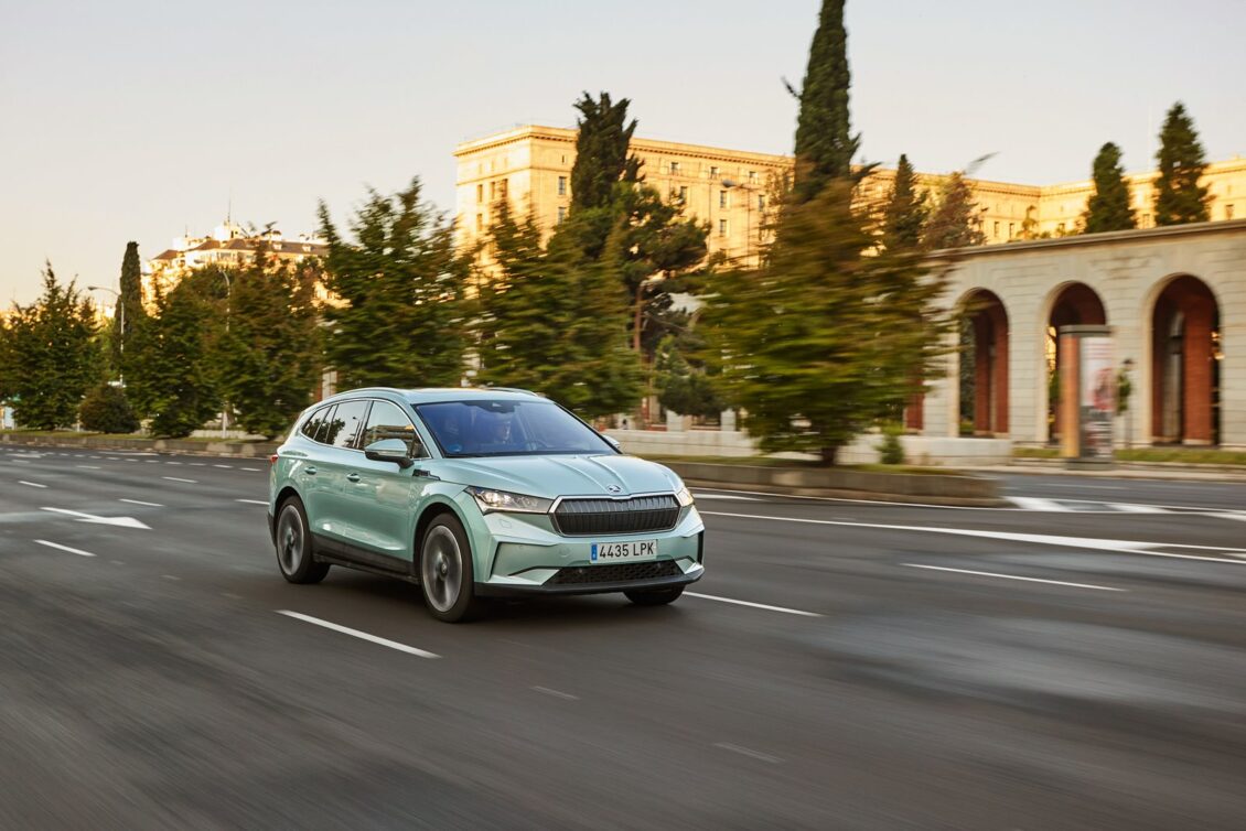 El Škoda Enyaq iV actualiza sus baterías y su carga rápida en Europa