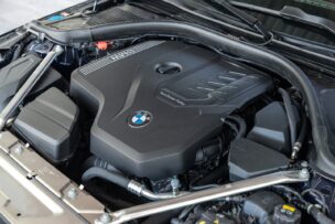 El BMW 430i Cabrio monta un bloque de cuatro cilindros