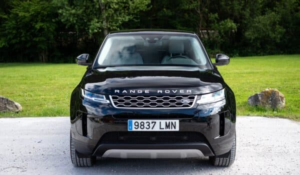 Frontal Land Rover Range Rover Evoque P300e