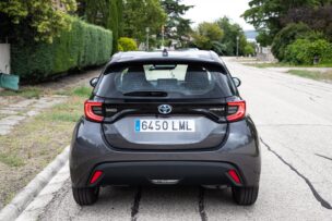 Vista trasera Toyota Yaris Hybrid