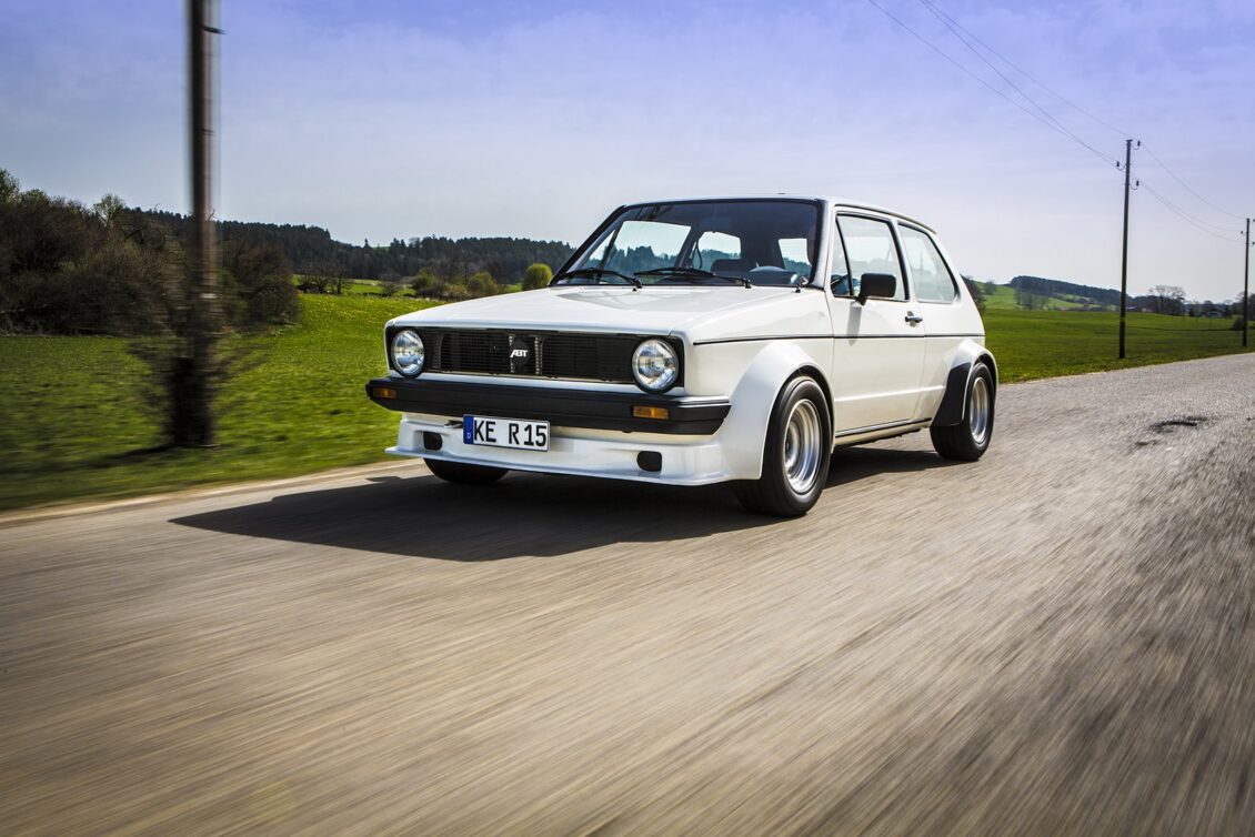 ¿Qué te parece este Golf GTI wide body de 1982?