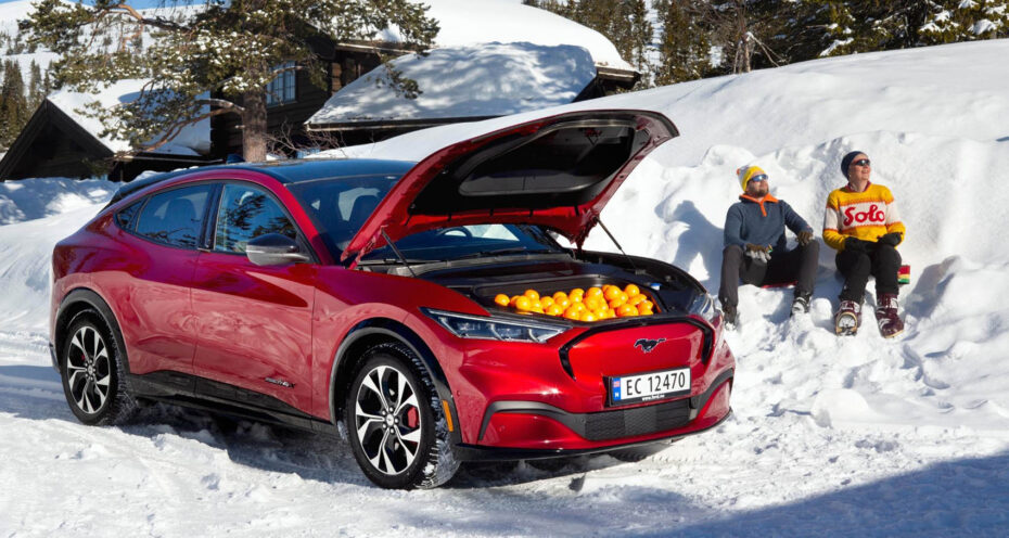 El Ford Mustang Mach-e líder en Noruega con 898 unidades: El Tesla Model 3 solo 4 unidades