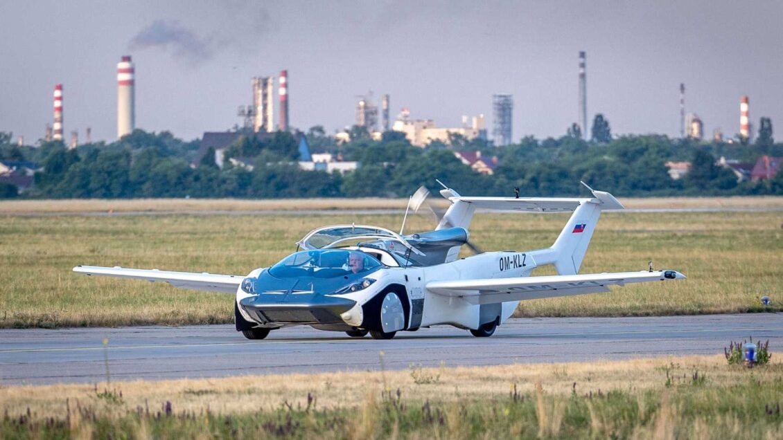 El AirCar de Klein Vision equipa un motor de BMW y acumula más de 40 horas de vuelo