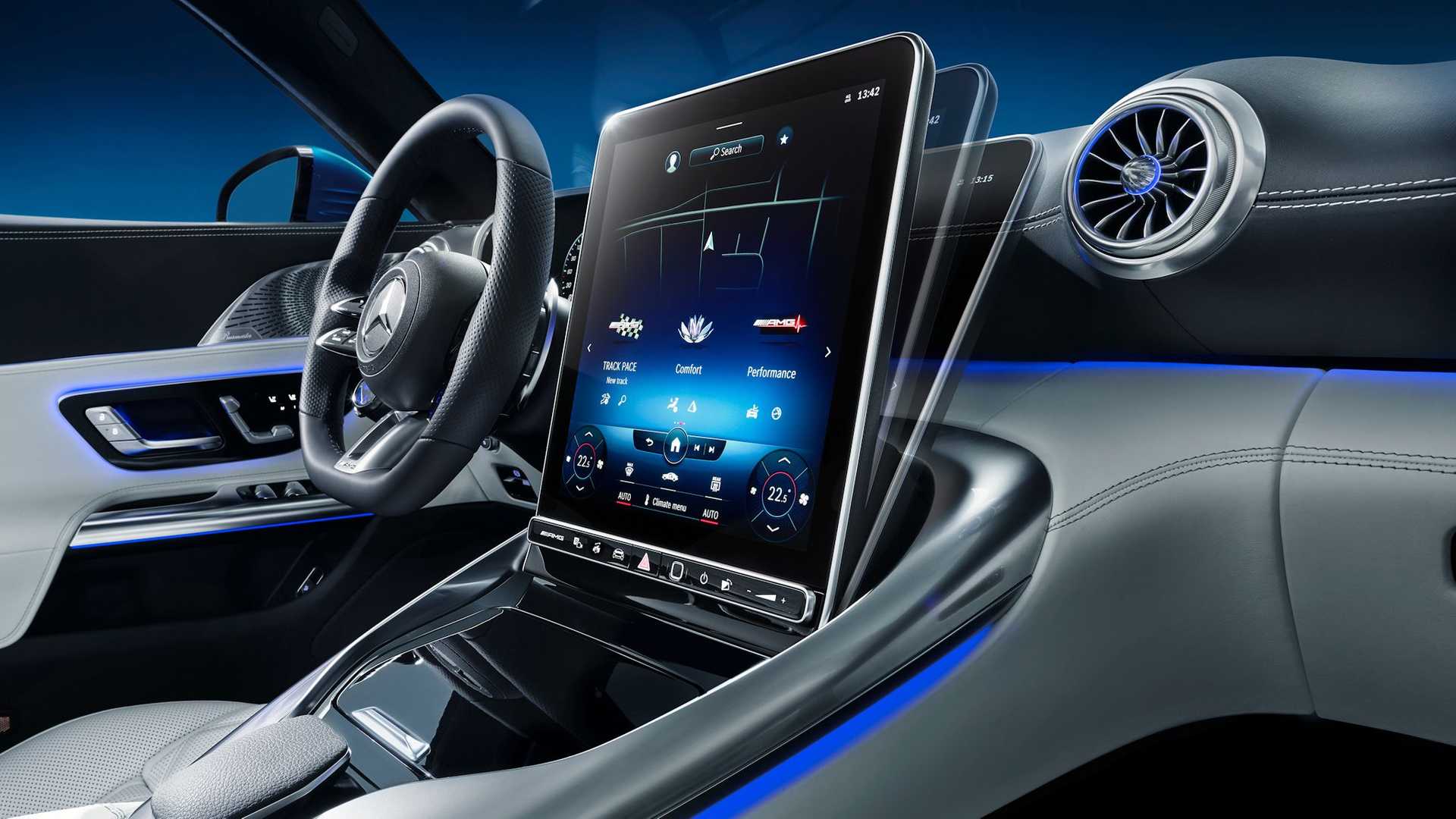 Así es el interior del MercedesAMG SL 2022 mucha pantalla