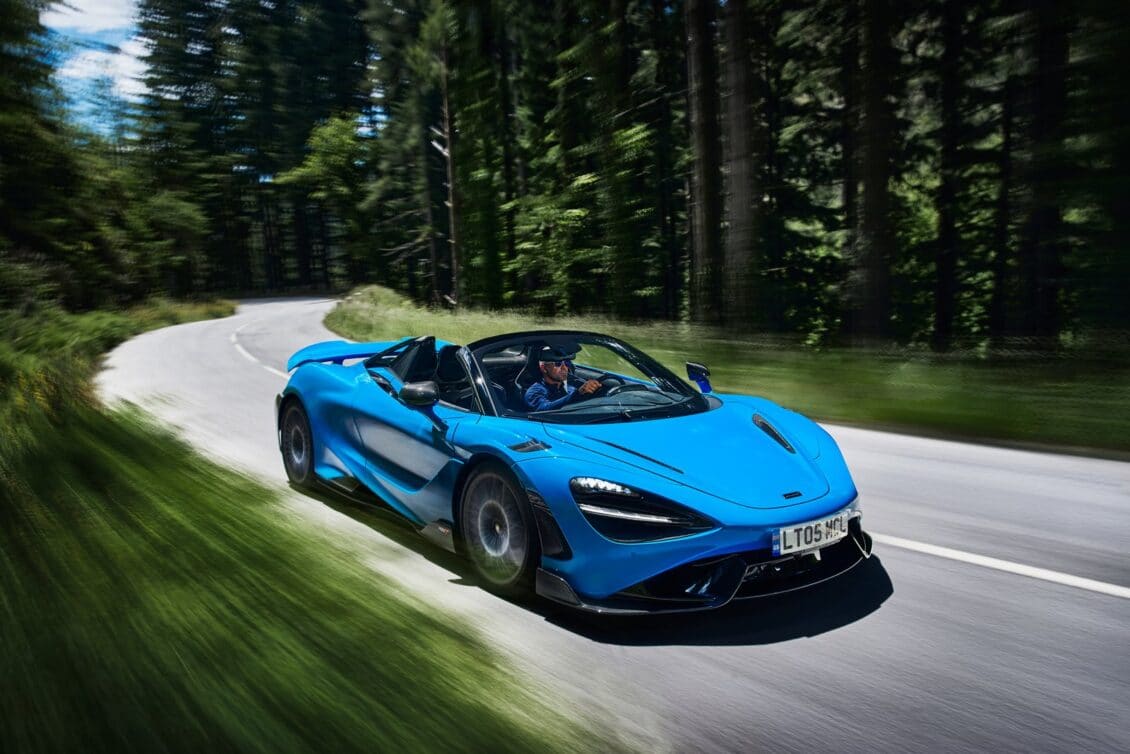 ¡Oficial! McLaren 765LT Spider: mucha fibra y un V8 de 765 CV a cielo abierto