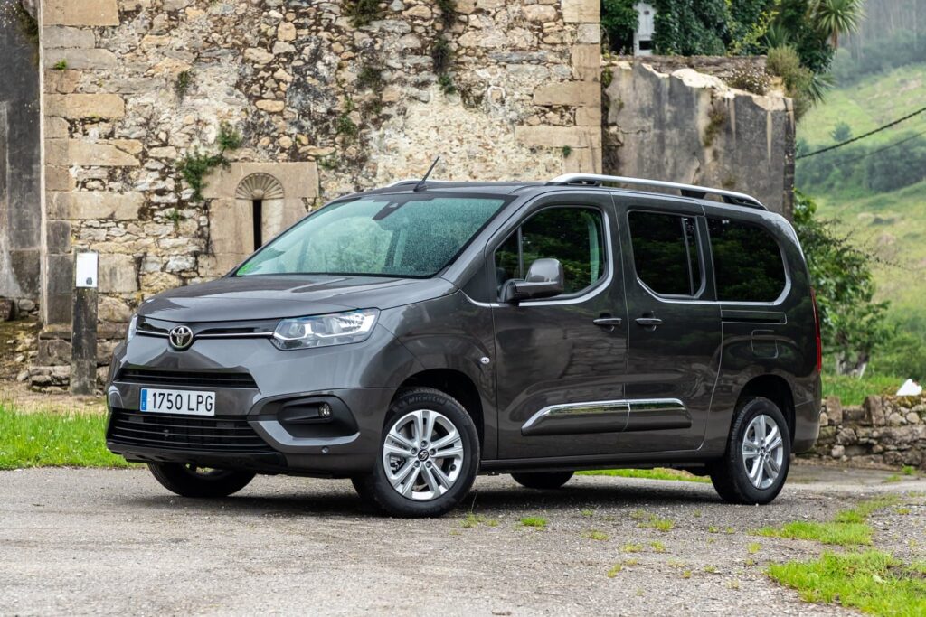 Toyota Proace City Verso Family L2 1.5D 130 CV 6MT Active 7 plazas 2021