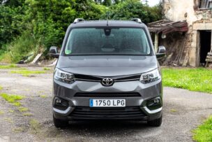 Frontal Toyota Proace City Verso Family L2