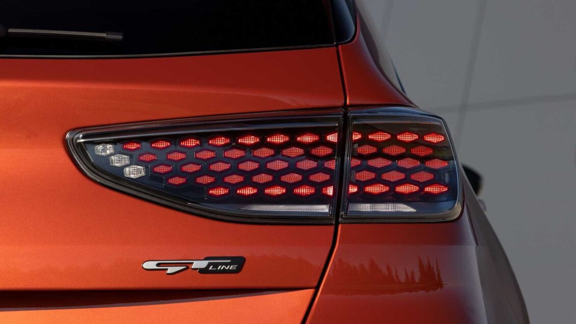 ¿Qué te parece el facelift del Kia Ceed?: estrena nuevo logo y muchos detalles