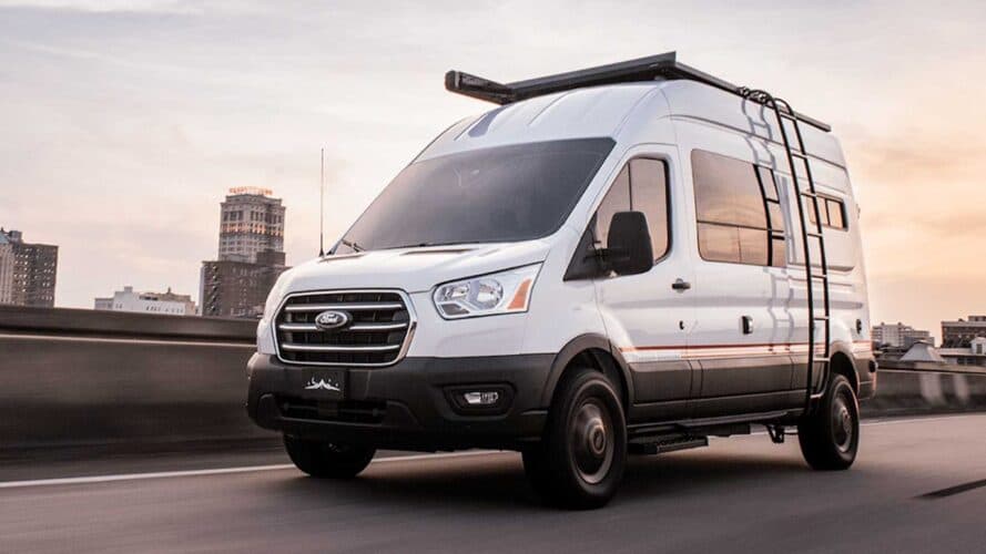 EL Storyteller Overland Ford Transit Mode LT presume de un completo equipamiento