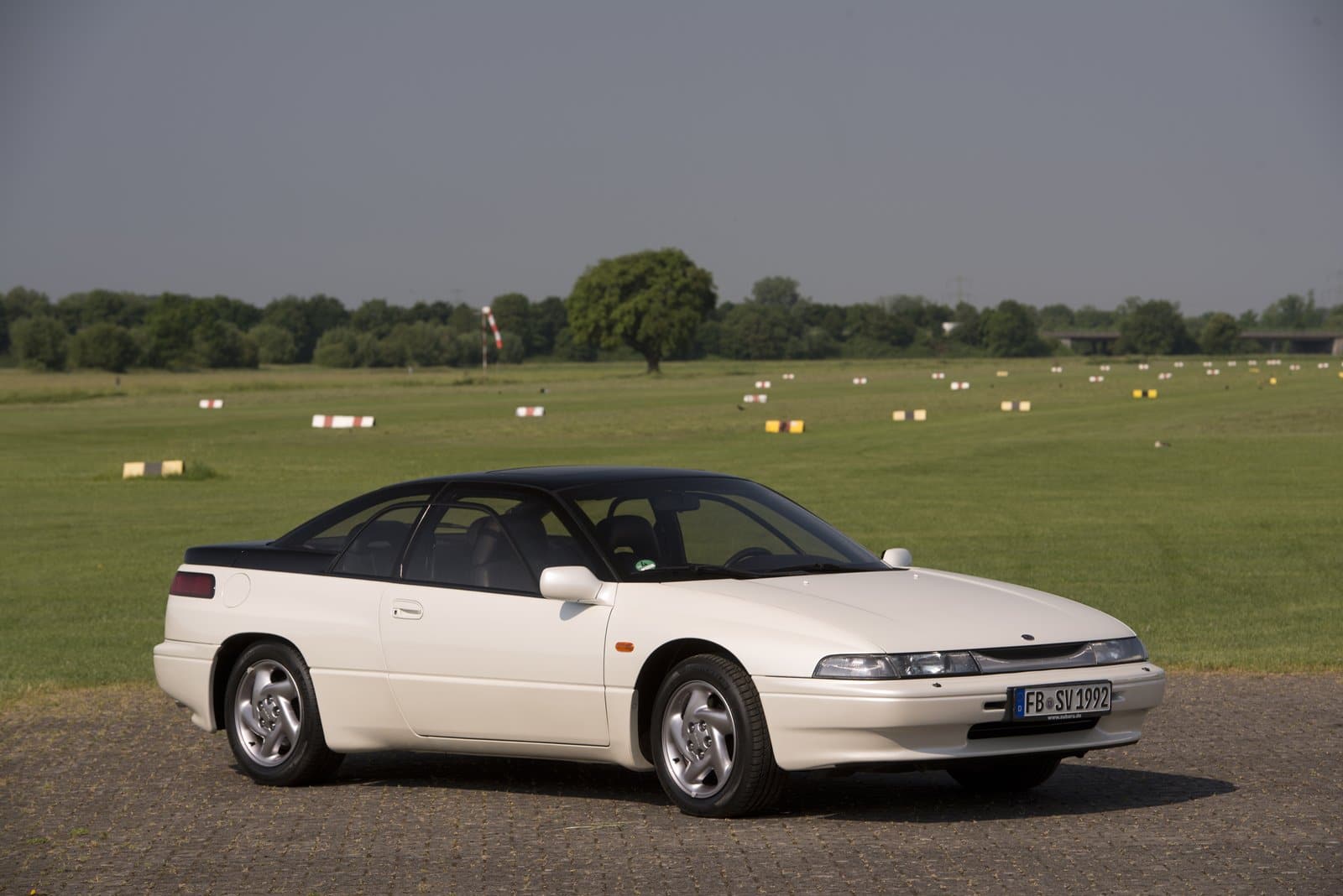 Subaru SVX blanco