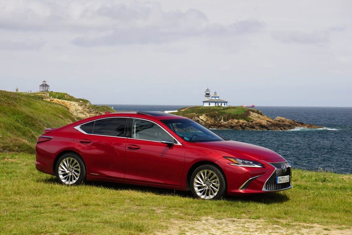 Prueba Lexus ES300h Luxury MY2021: Elegancia y calidad con consumos ridículos