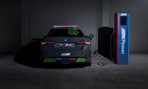 El BMW i4 M50 Safety Car es el primer coche de seguridad eléctrico de BMW M en MotoGP