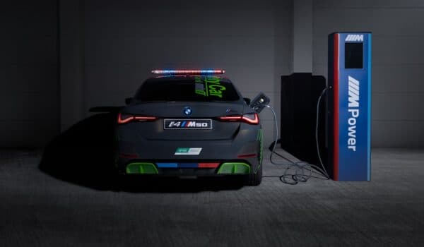 El BMW i4 M50 Safety Car es el primer coche de seguridad eléctrico de BMW M en MotoGP