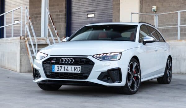 Vista frontal Audi S4 Avant