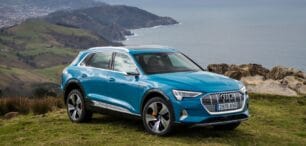 Audi actualiza el software de su primer coche eléctrico: mejora su autonomía pero sigue estando muy justo