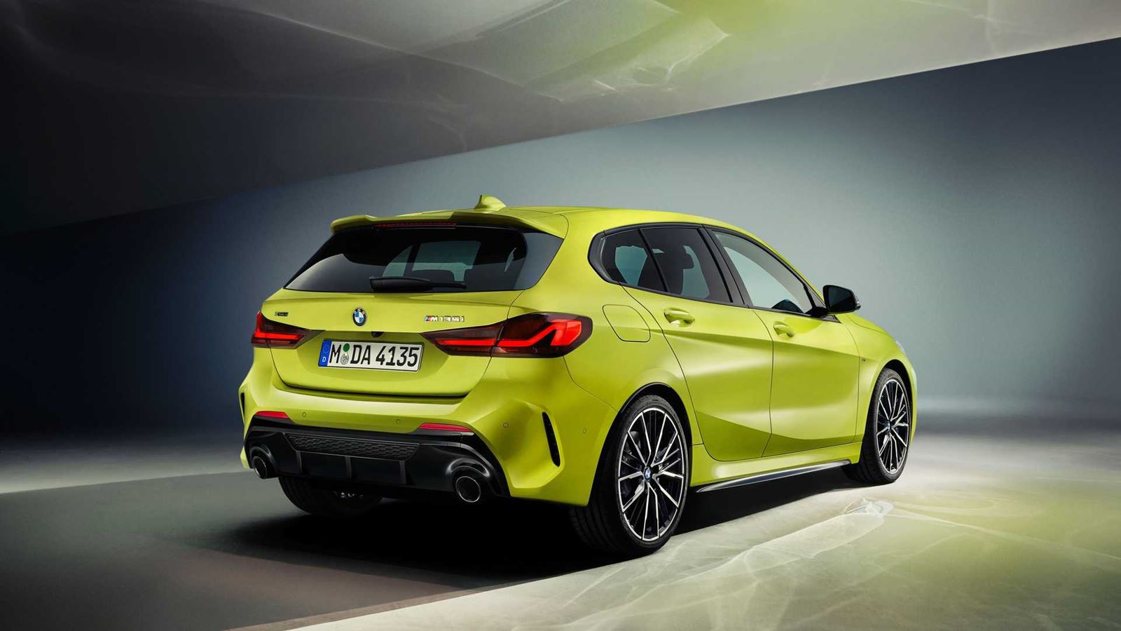 BMW M135i xDrive tres cuartos trasera