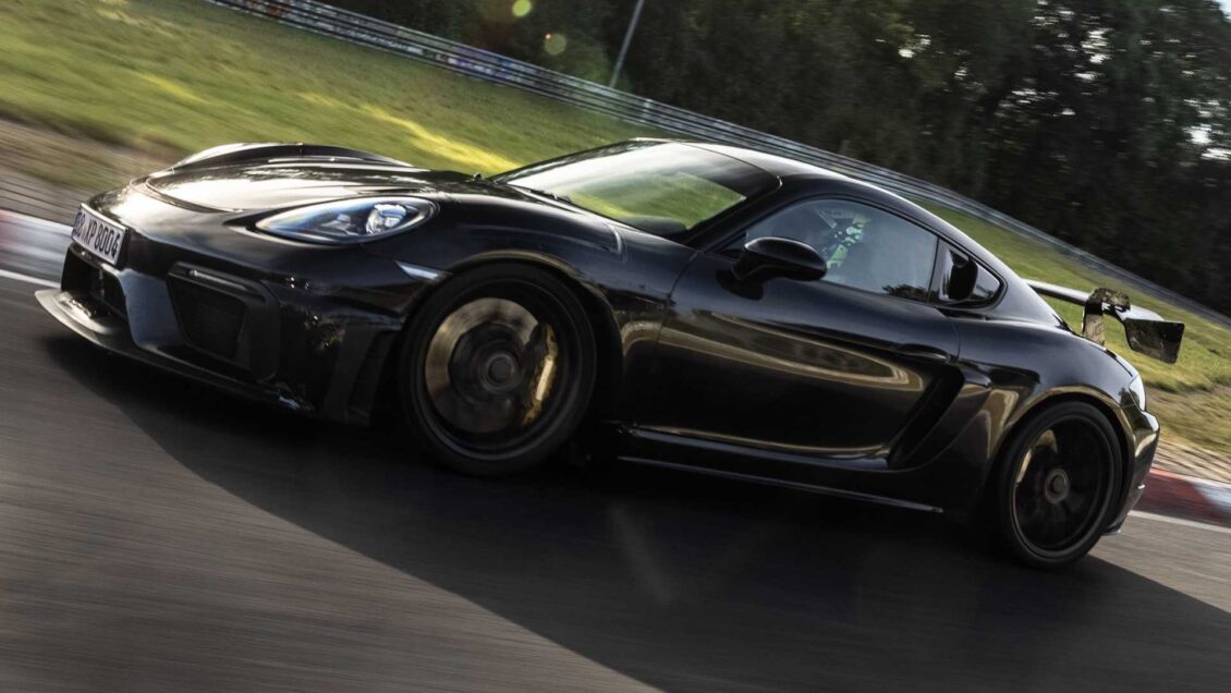 El Porsche 718 Cayman GT4 RS está a puntito de caramelo: así ruge en Nürburgring