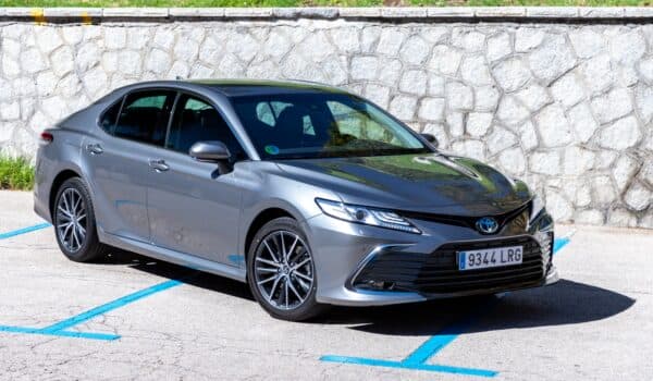 Nos ponemos al volante del Toyota Camry híbrido