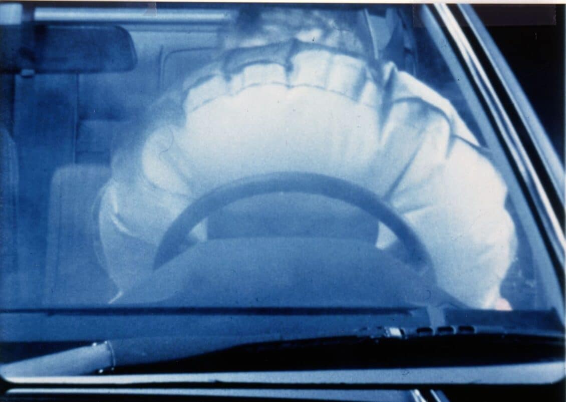 El airbag cumple 50 años así que ¡gracias Mercedes!