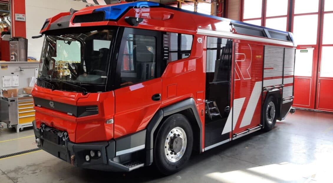 ¿Qué te parece este camión de bomberos eléctrico?: su arma secreta, un motor diésel…