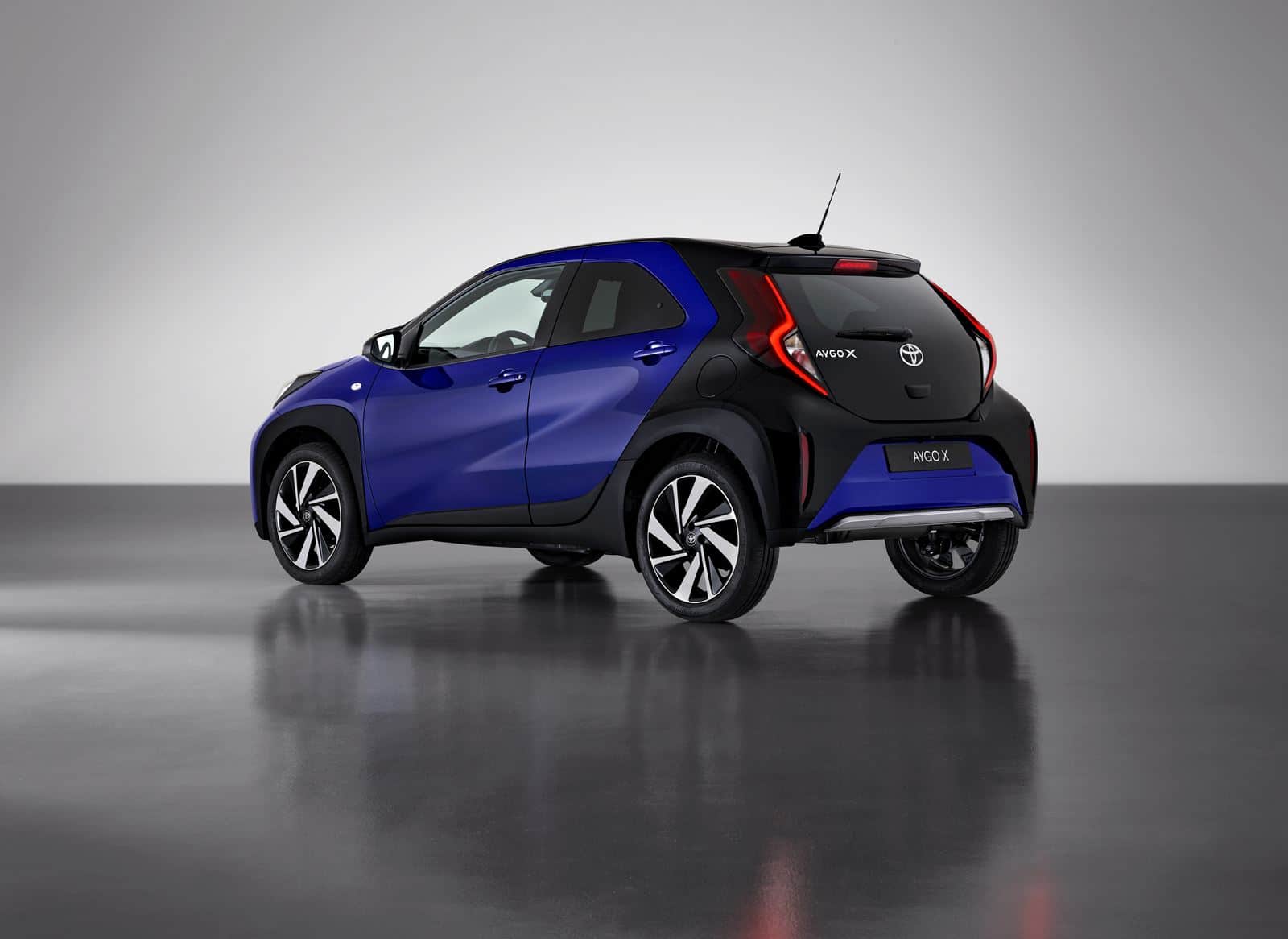 Toyota Aygo Cross azul