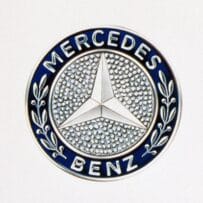¿Qué significa el logo de Mercedes?, ¿sabes que cumple 100 añazos?