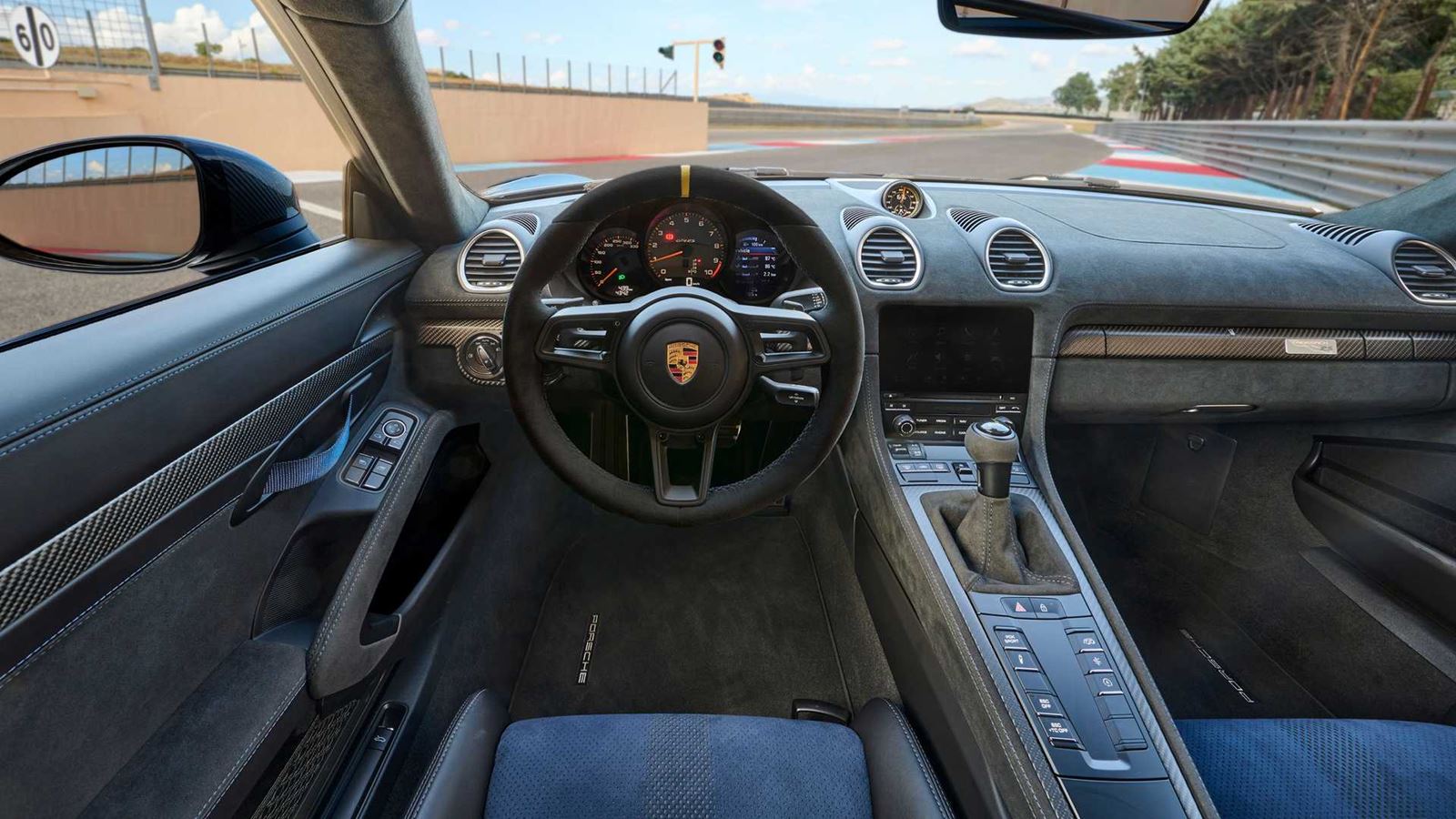 Porsche 718 Cayman GT4 RS superior interior