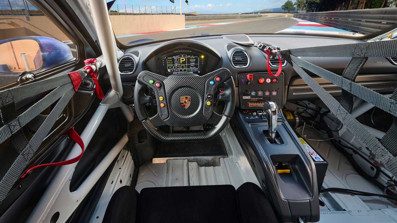 Porsche Cayman GT4 RS Clubsport interior