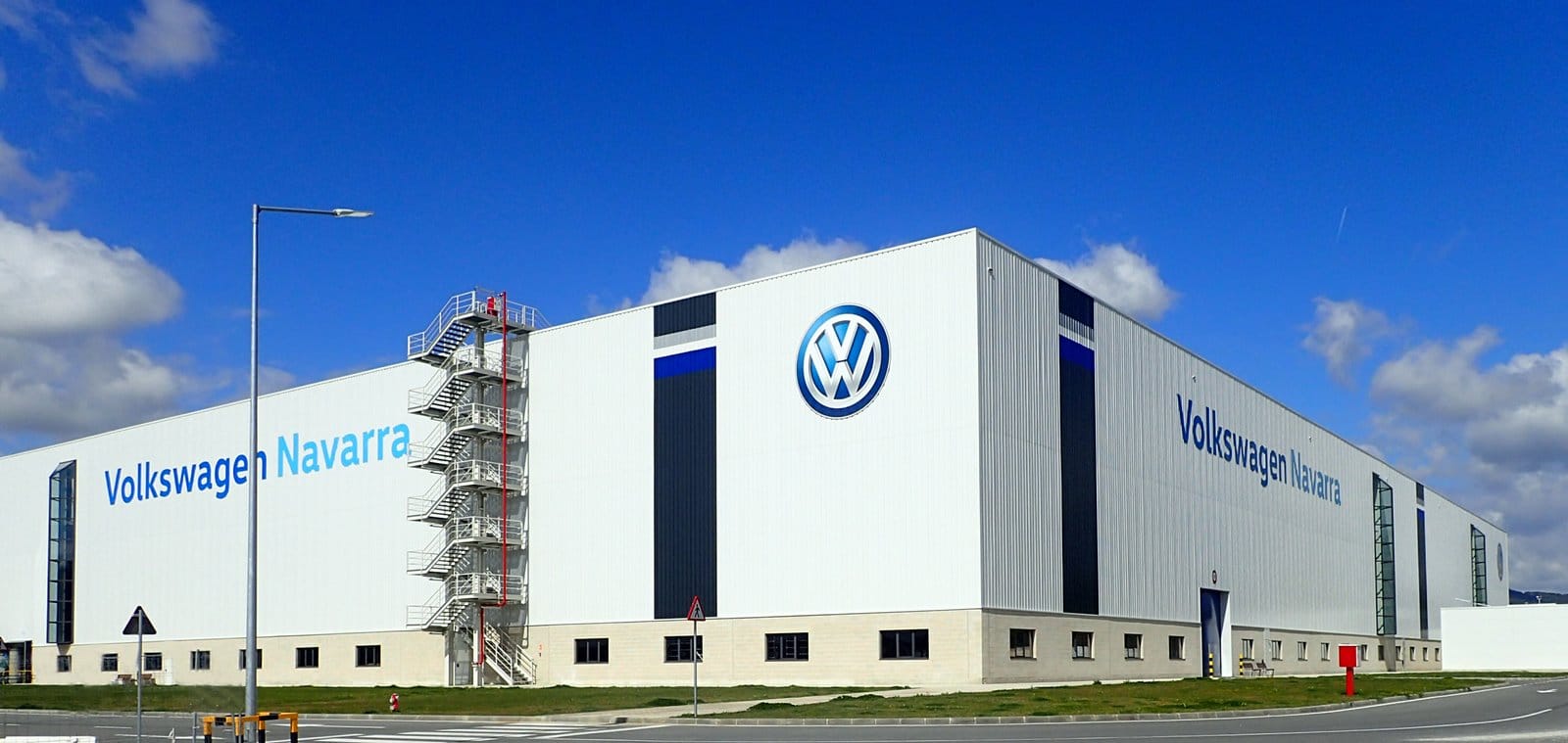 The lack of semiconductors forces the closure of VW Navarra