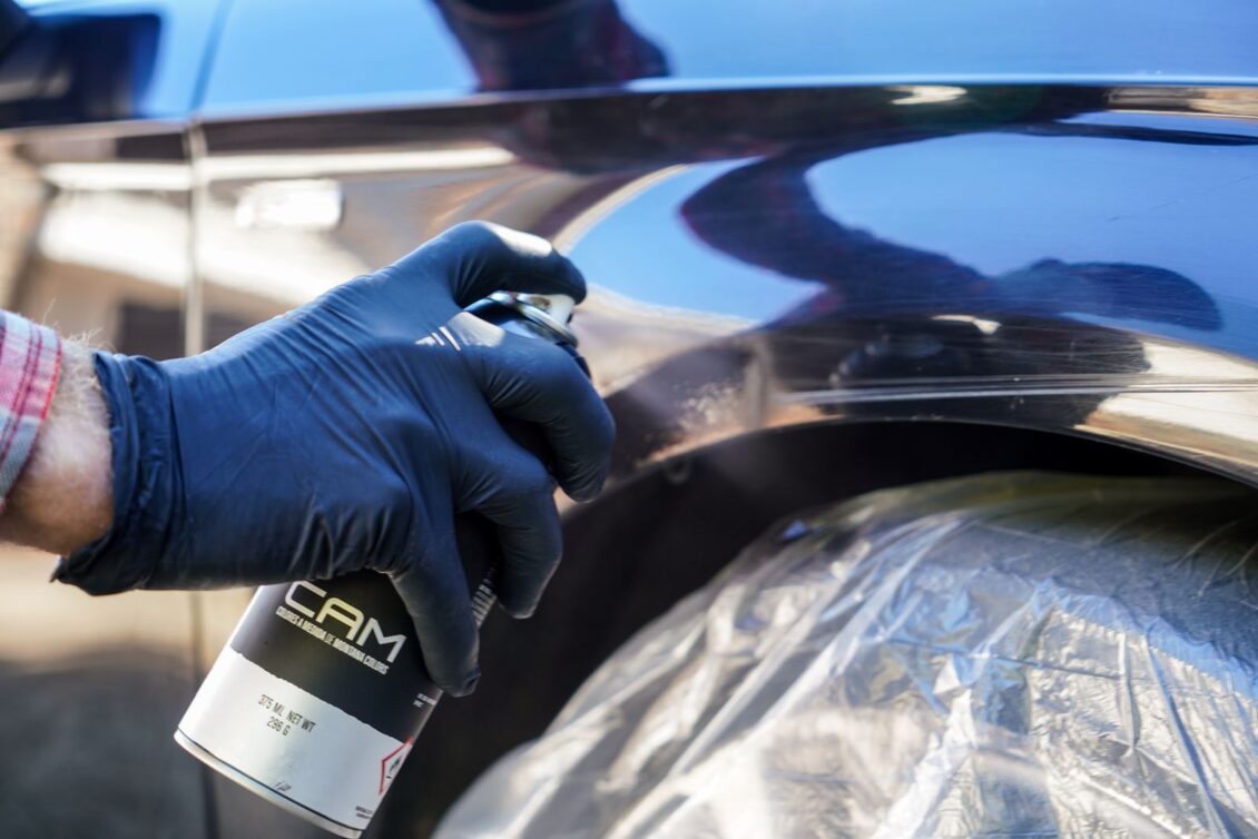 Comprar la pintura exacta de tu coche en spray ya es posible y puedes hacerlo tú mismo