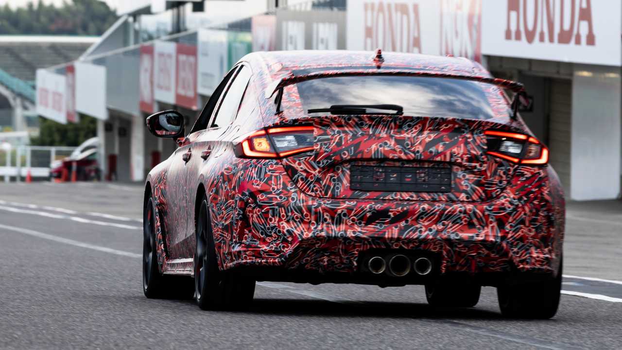[Vídeo] The 2023 Civic Type R lets its hair down on the track