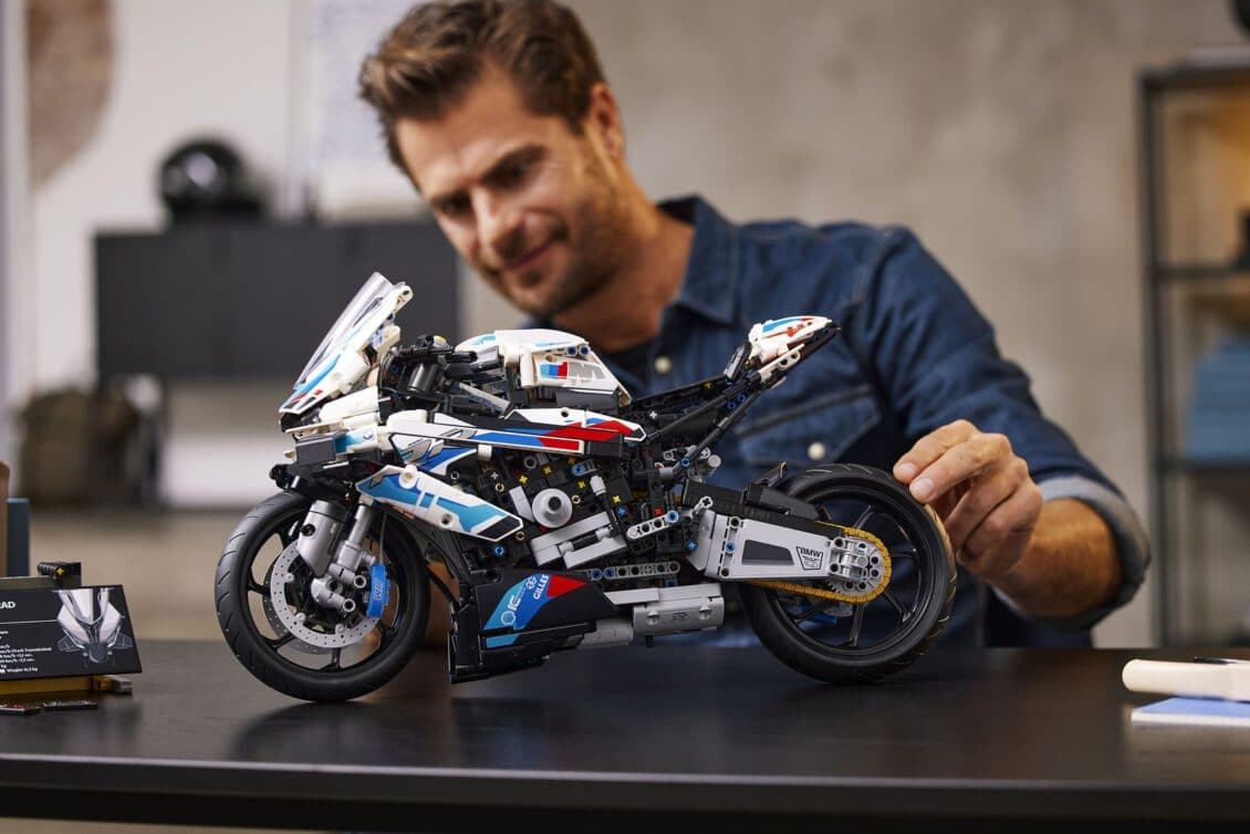 Esta es la LEGO Technic BMW M 1000 RR por si no tenías regalo de Navidades…