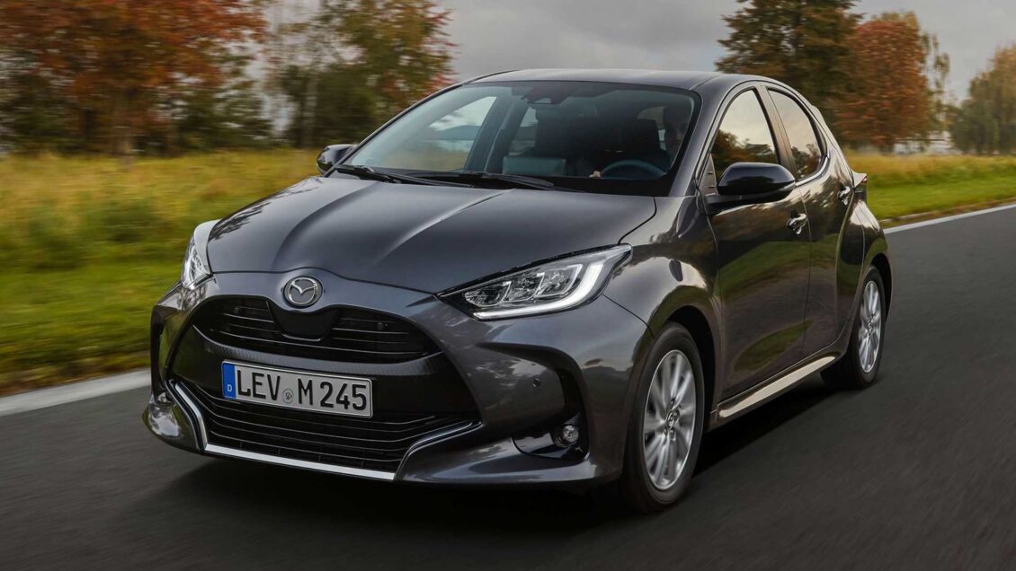 ¡Oficial!, así es el nuevo Mazda2 con el que podríamos enrollarnos pero es un Toyota Yaris con otro logo…