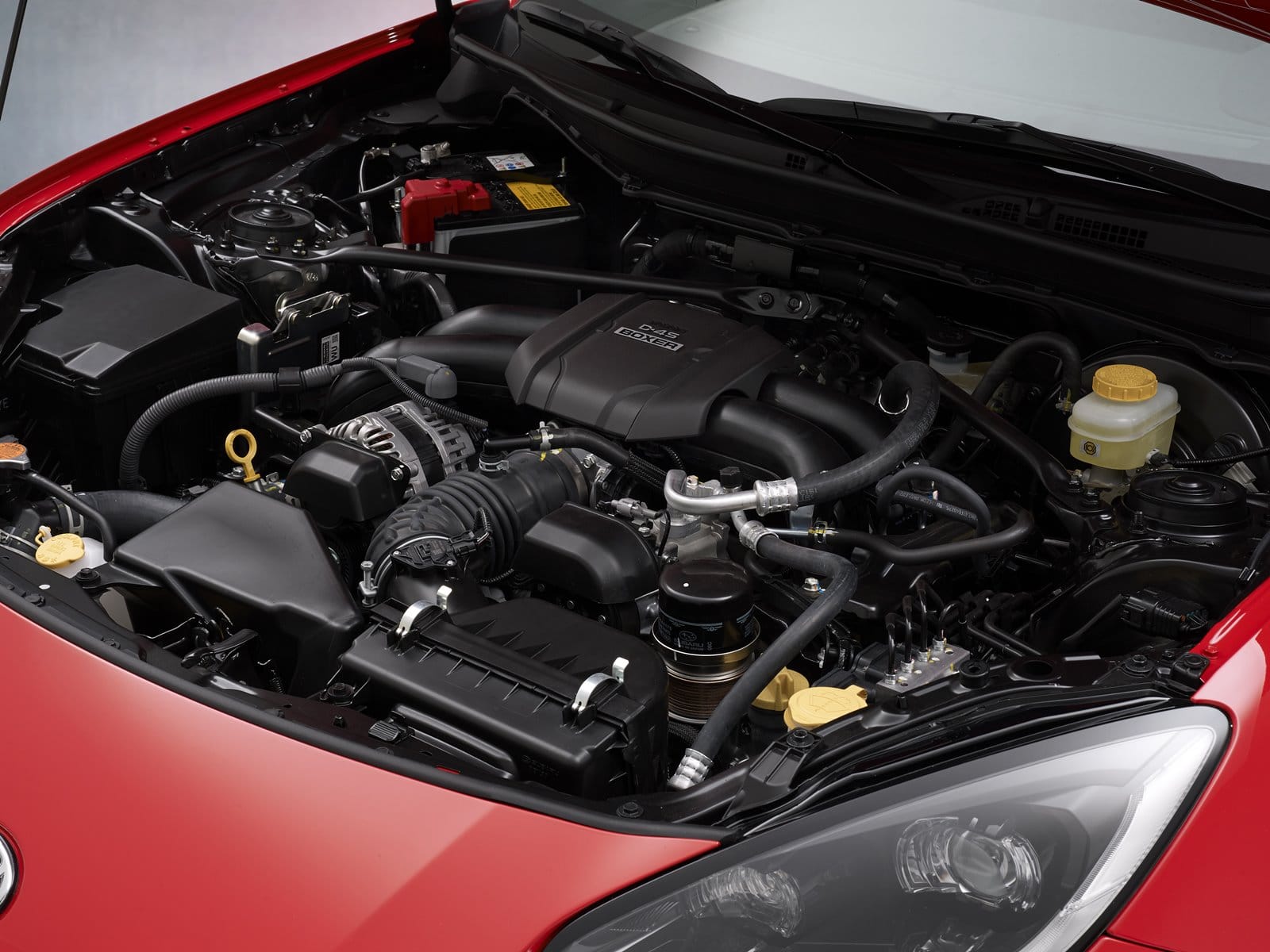 The Toyota GR 86 2022 maintains the boxer engine