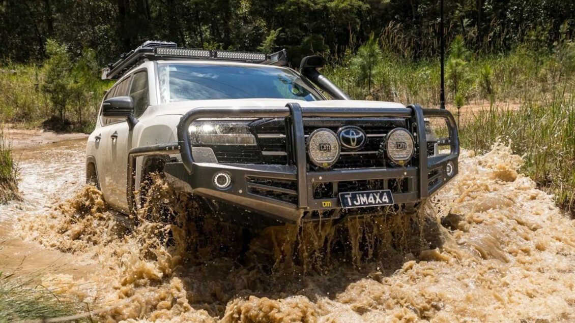 Este Toyota Land Cruiser 300 es el arma definitiva para salir del asfalto