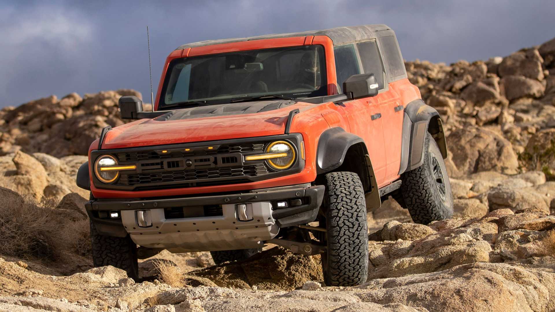 Ford Bronco Raptor rojo