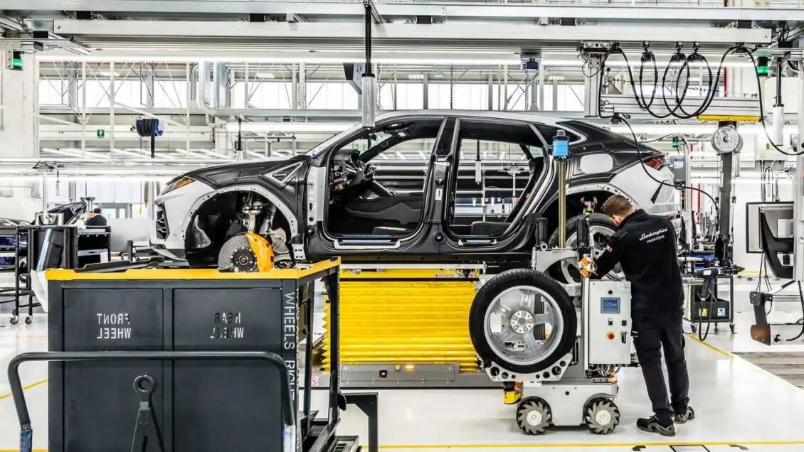El primer eléctrico de Lamborghini llegará en 2028 y en un formato que no te va a gustar