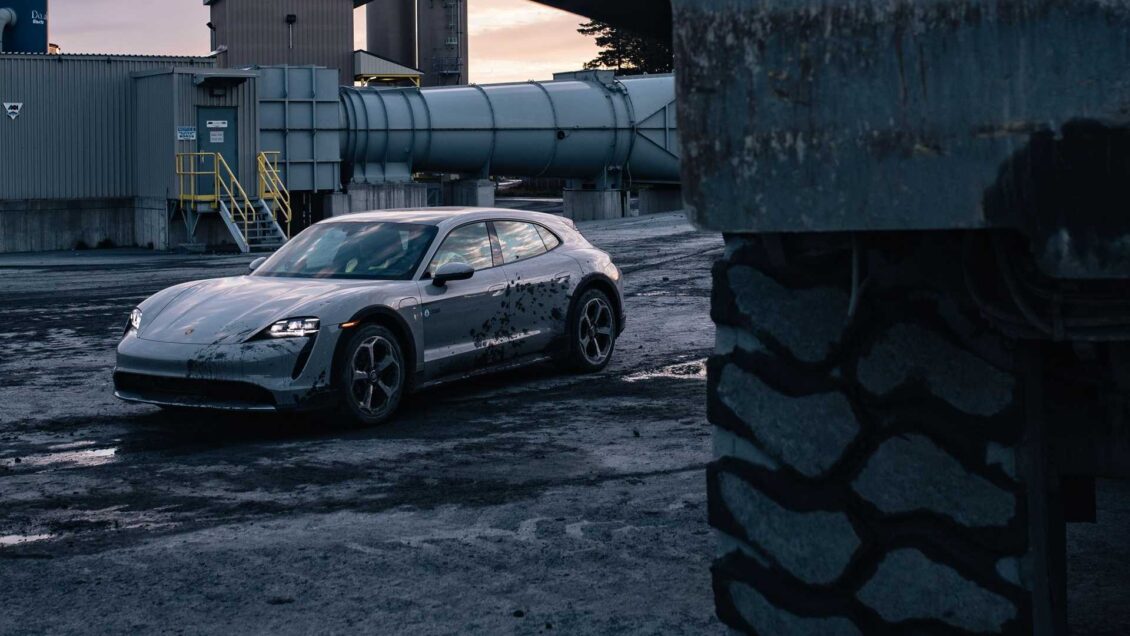 El Porsche Taycan Cross Turismo logra un récord Guiness por ascender del Infierno al Cielo