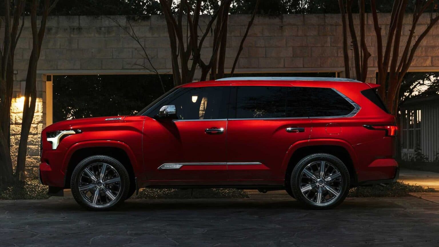 Toyota Sequoia 2023 híbrido de 475 CV y muy a la americana