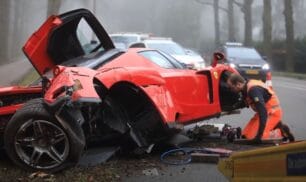 ¿Y si el mecánico acaba con tu Ferrari de esta triste forma?