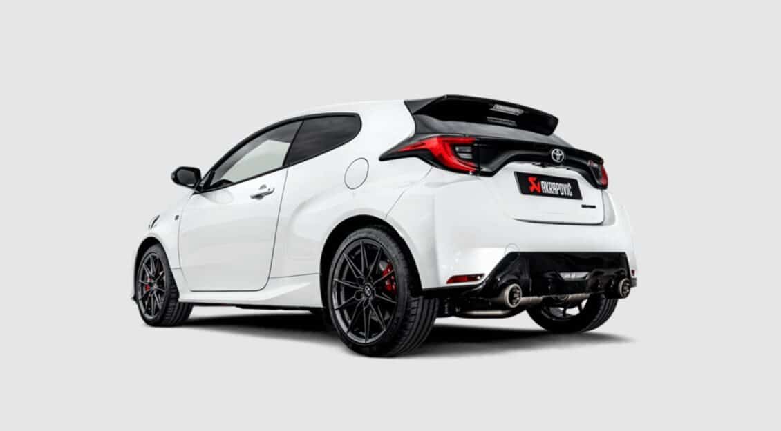 El Toyota GR Yaris ya cuenta con banda sonora de Akrapovic y así es como ruge ahora