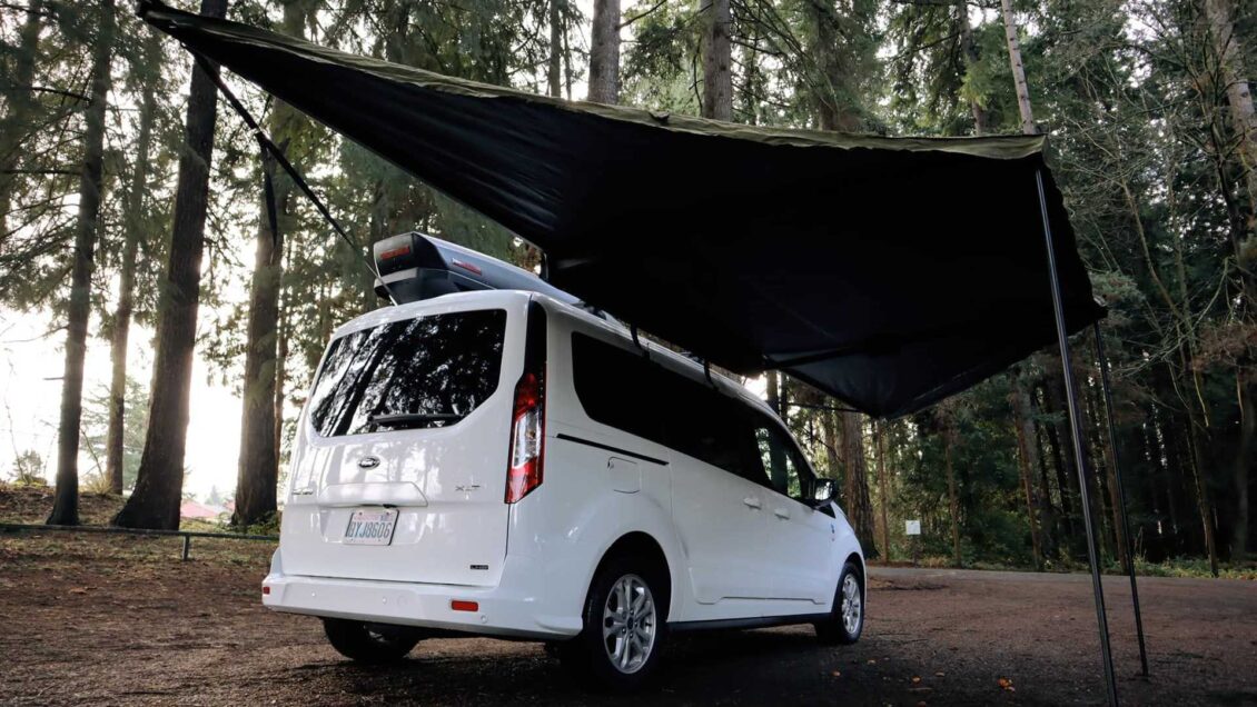 El Caravan Outfitter Free Bird es el Ford Transit Connect camper ideal