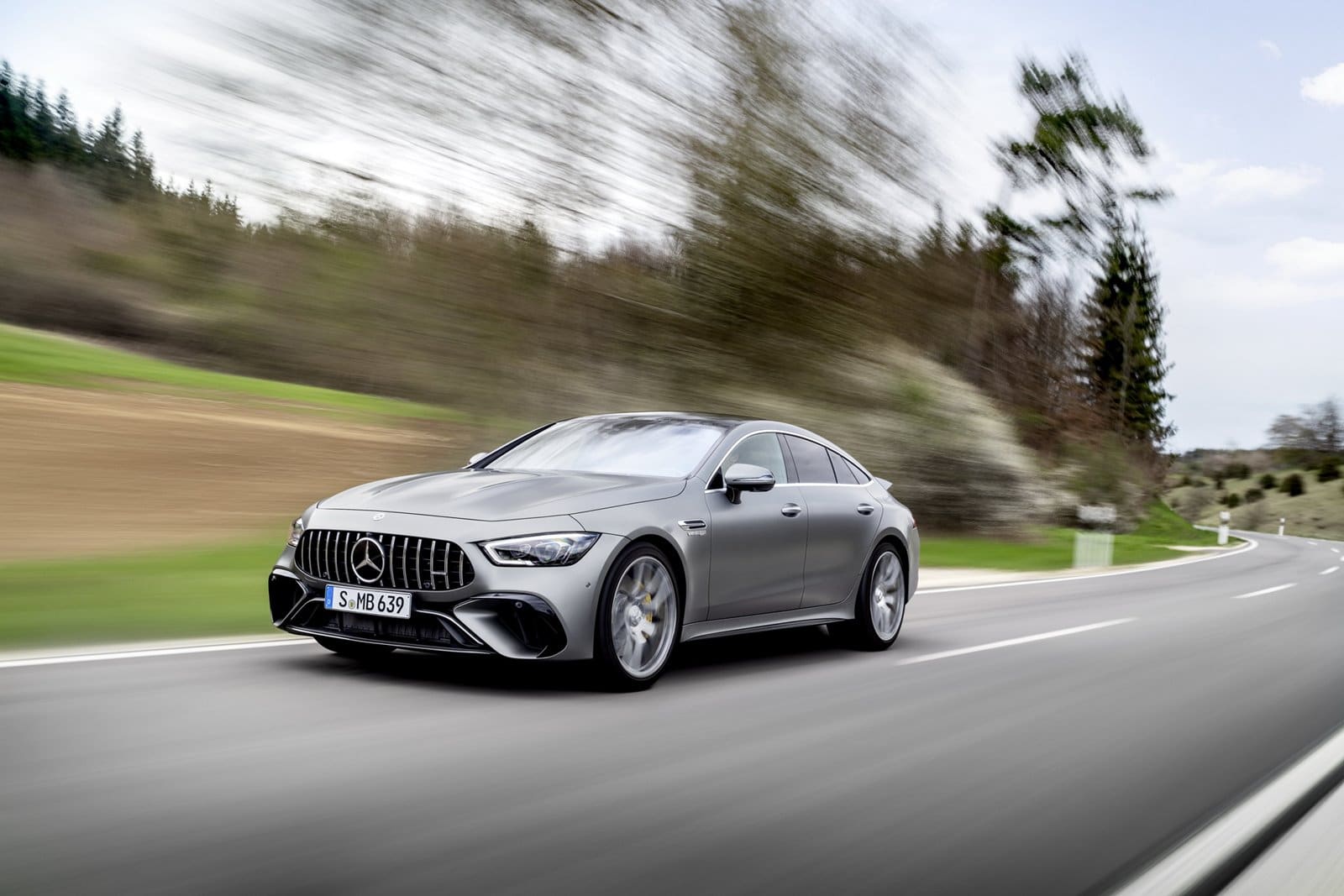 This is the Mercedes-AMG GT 63 4-door 2022 with a V8 engine