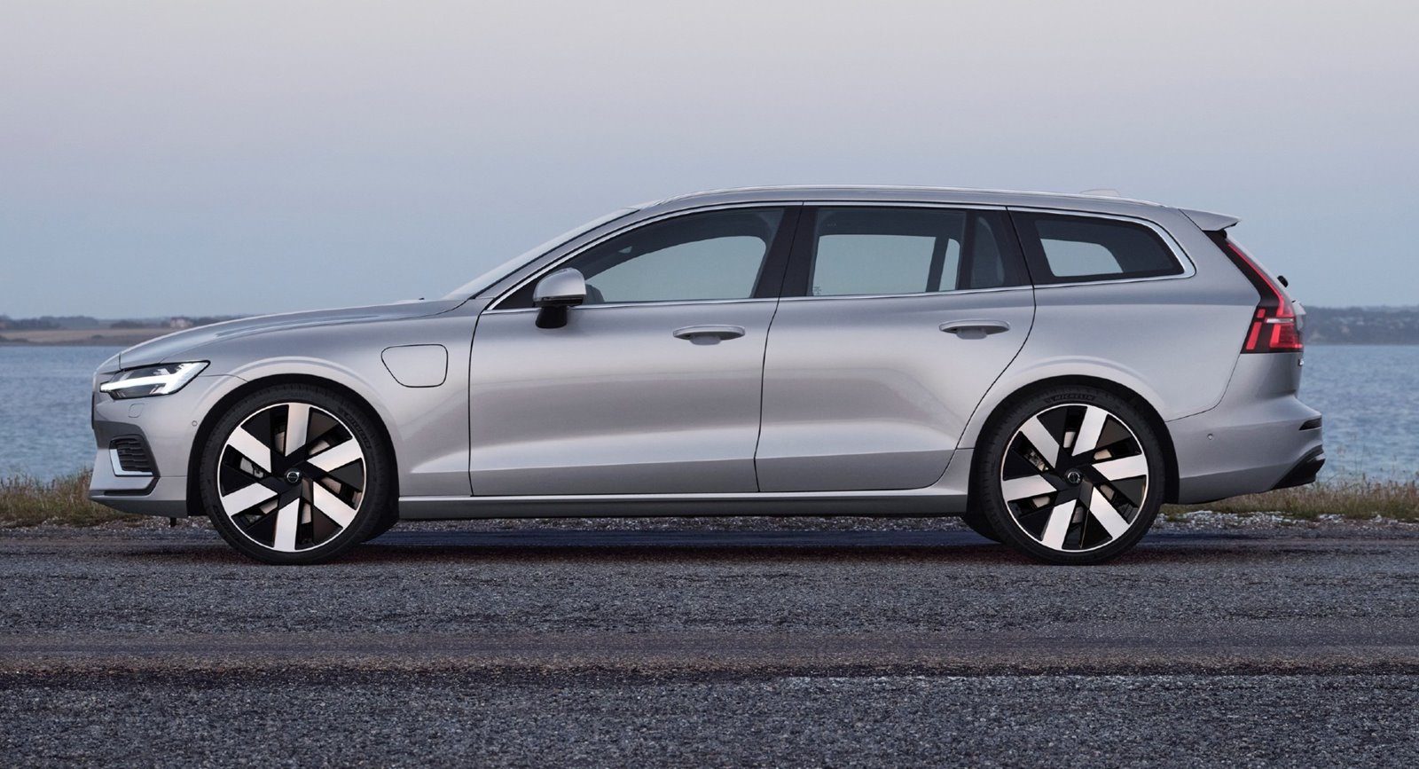 So are the Volvo S60 and V60 2023: slight facelift